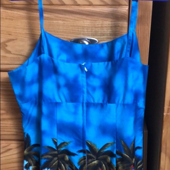 Hawaiian Dress - Picture 2 of 3